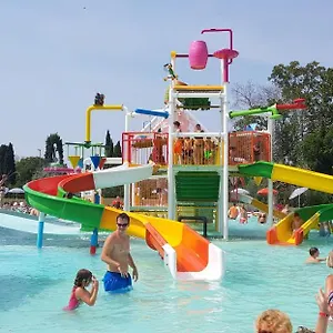 https://camping-cisano-san-vito.hotelinveneto.com
